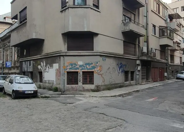 Elegant Near Rosetti Square Daire