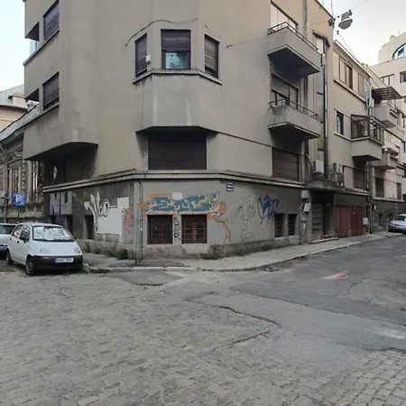 Elegant Near Rosetti Square Apartment